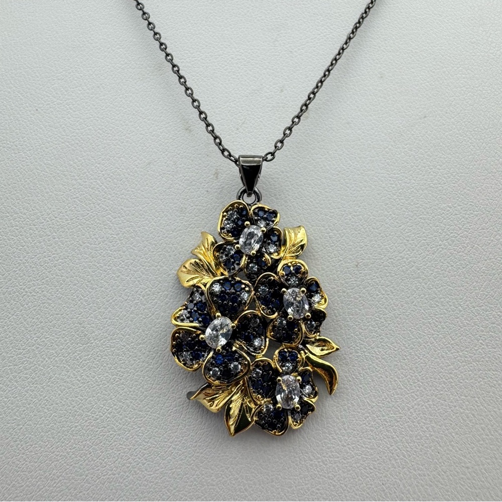 Floral Crystal Cluster Pendant Necklace Gold & Black Tone